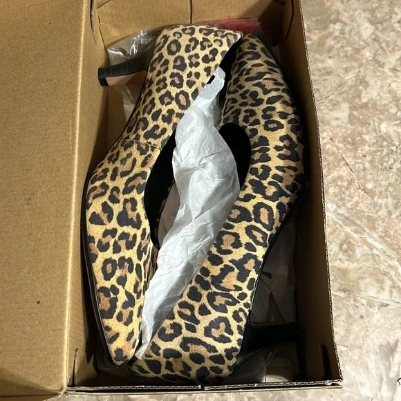 Clark’s Linvale women shoe,NEW,kitten heel,leopard,suede,career,event,comfy, - Picture 7 of 8